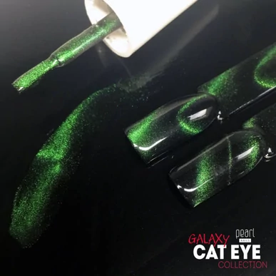 Ojă semipermanentă Verde Cat Eye Galaxy Pearl Nails 7 ml 703